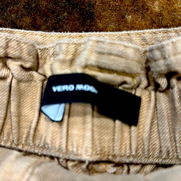 Cute and comfy tie waist shorts in dark tan - Picture 5 of 8